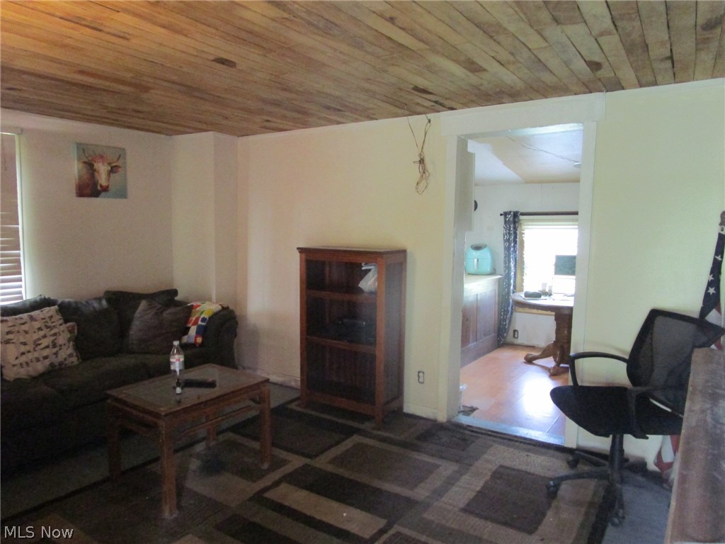 2605 E Water Street Rock Creek OH 44084