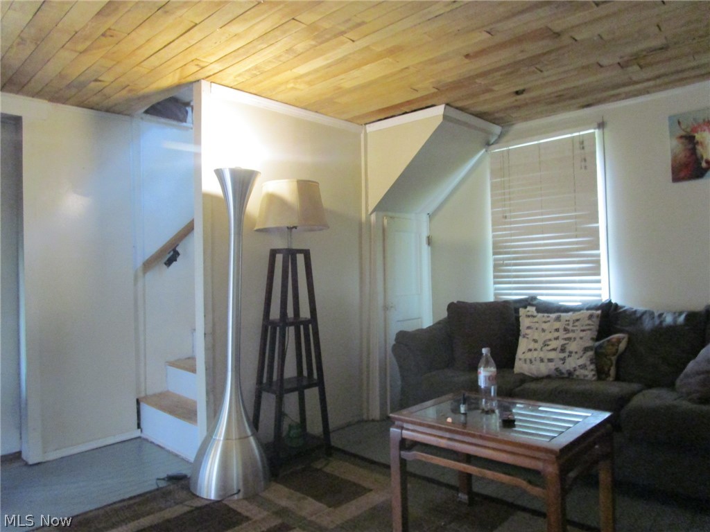 2605 E Water Street Rock Creek OH 44084