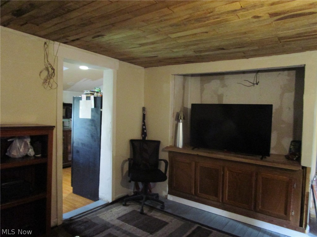 2605 E Water Street Rock Creek OH 44084