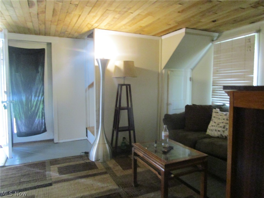 2605 E Water Street Rock Creek OH 44084