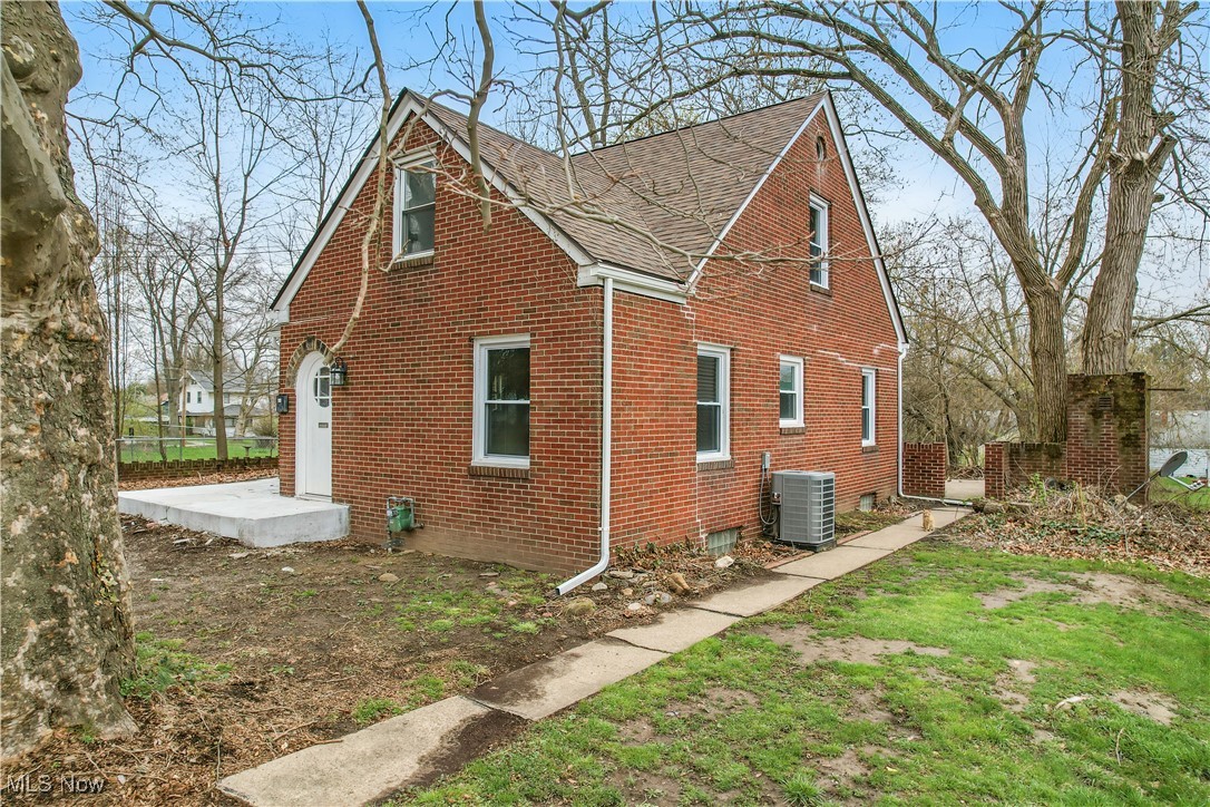 414 10th Street Struthers OH 44471