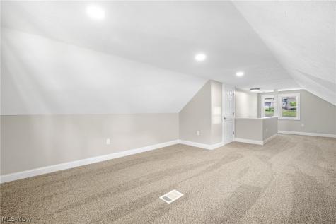 1371 Krumroy Road Akron OH 44306