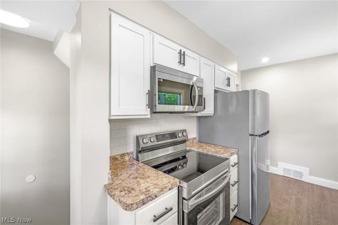 1371 Krumroy Road Akron OH 44306