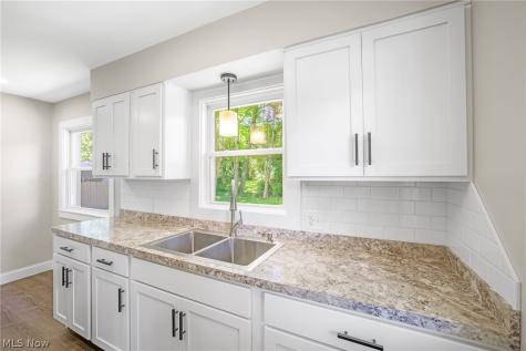 1371 Krumroy Road Akron OH 44306