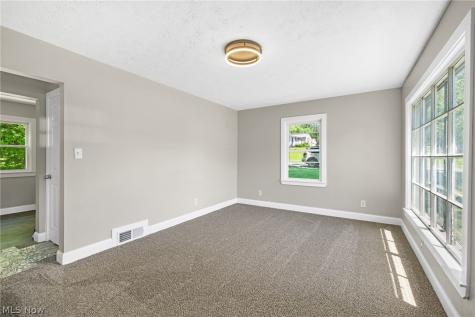 1371 Krumroy Road Akron OH 44306