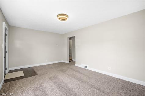 1371 Krumroy Road Akron OH 44306