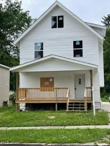 672 Moon Street Akron OH 44307