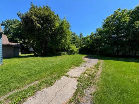 3735 Elbertus Avenue Youngstown OH 44507