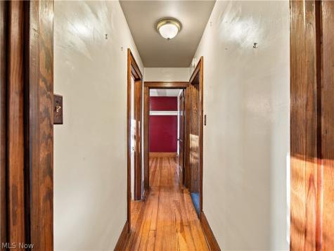 979 Iona Avenue Akron OH 44314