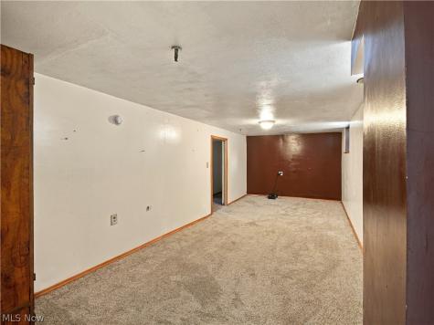 979 Iona Avenue Akron OH 44314