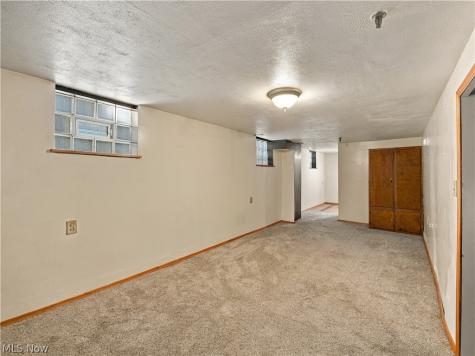 979 Iona Avenue Akron OH 44314