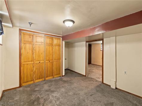 979 Iona Avenue Akron OH 44314