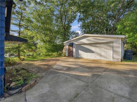 979 Iona Avenue Akron OH 44314