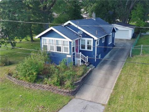 979 Iona Avenue Akron OH 44314