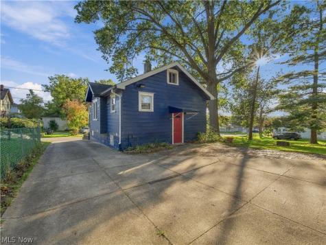 979 Iona Avenue Akron OH 44314