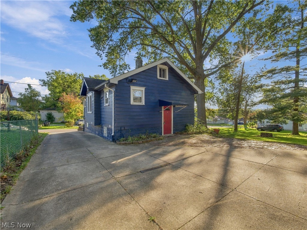 979 Iona Avenue Akron OH 44314