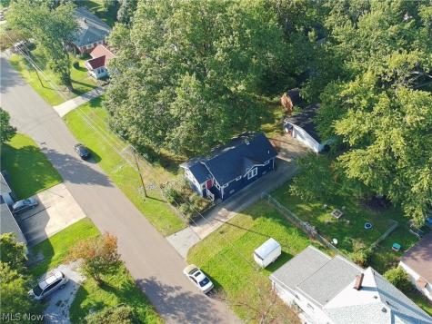 979 Iona Avenue Akron OH 44314
