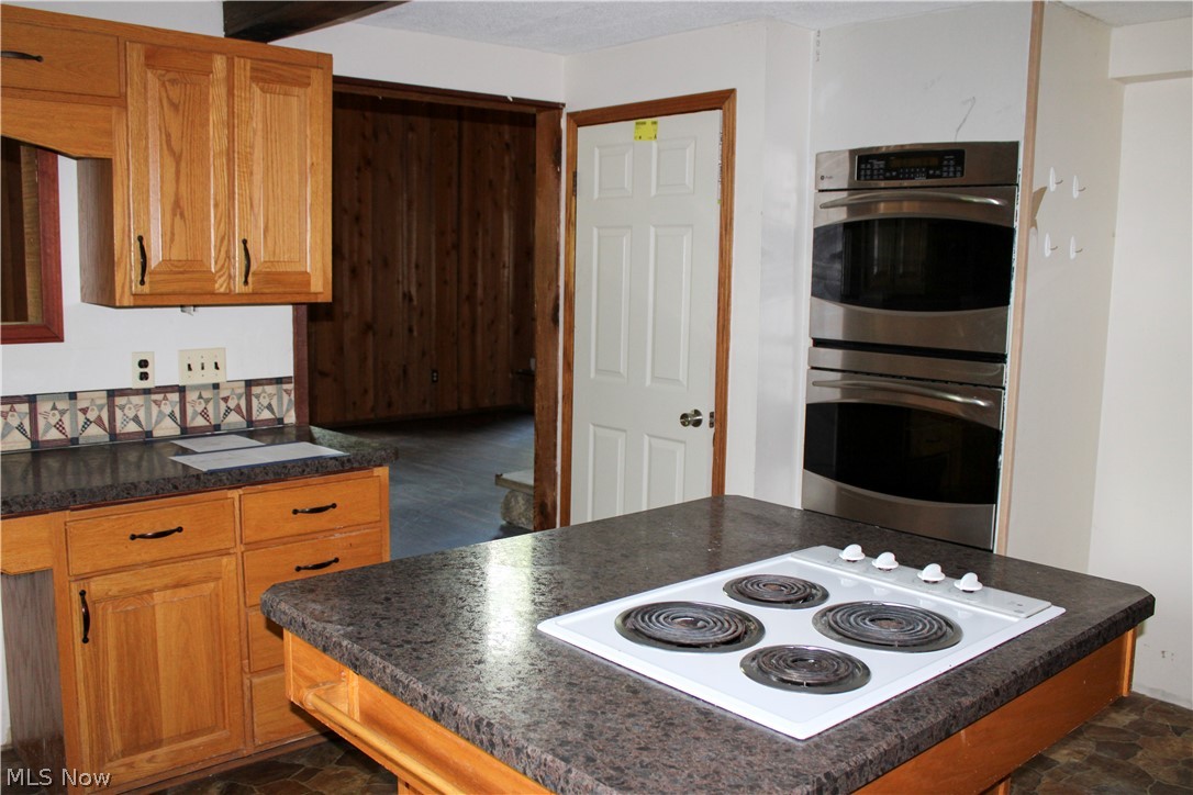 13893 County Road 100 Lakeville OH 44638