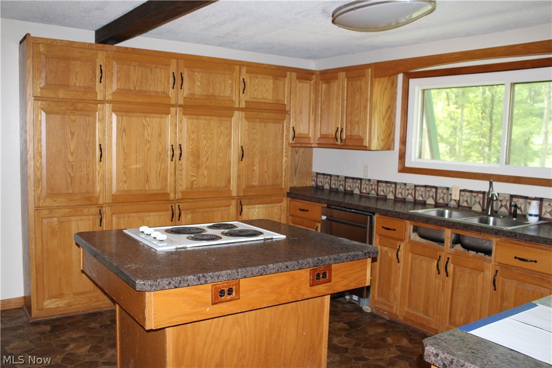 13893 County Road 100 Lakeville OH 44638