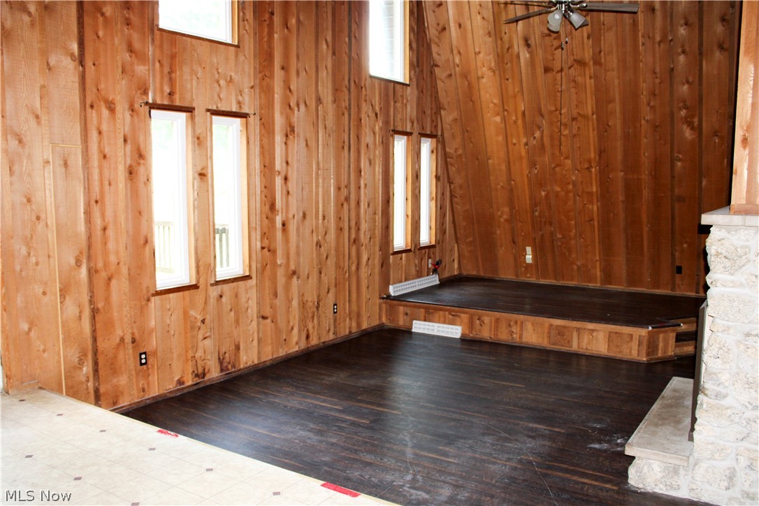 13893 County Road 100 Lakeville OH 44638