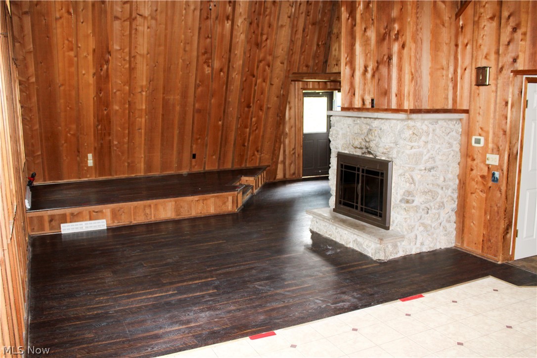 13893 County Road 100 Lakeville OH 44638