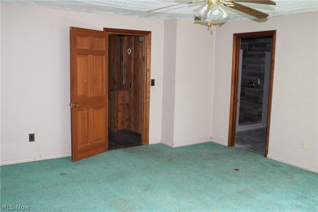 13893 County Road 100 Lakeville OH 44638