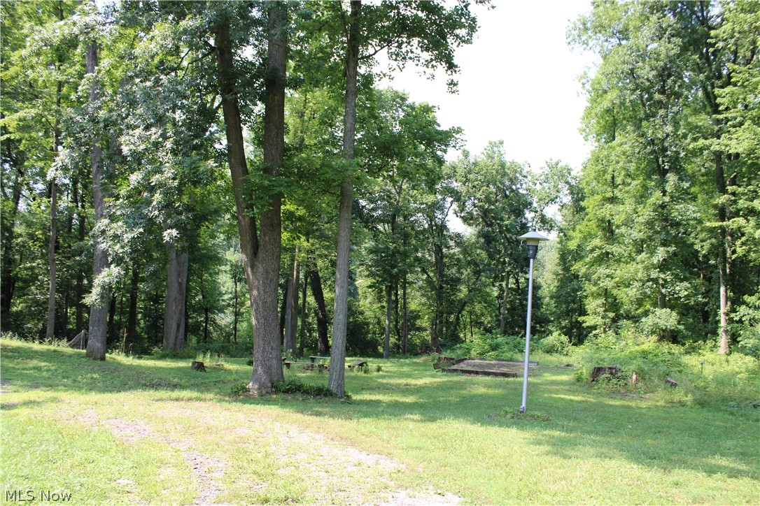 13893 County Road 100 Lakeville OH 44638