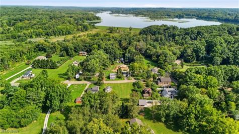 230 E Comet Road Clinton OH 44216