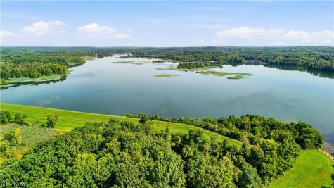 230 E Comet Road Clinton OH 44216