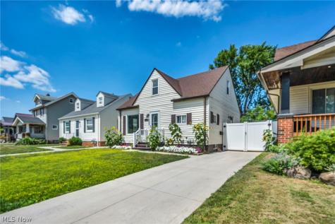 4418 Maplecrest Avenue Parma OH 44134
