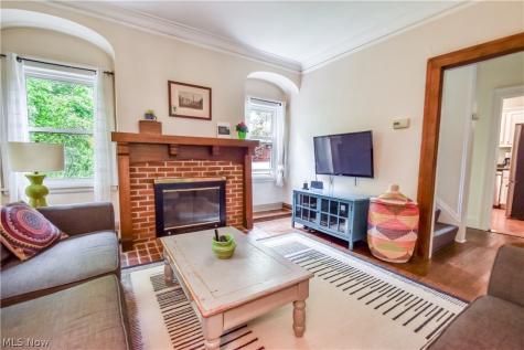 1220 Yellowstone Road Cleveland Heights OH 44121