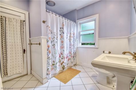 1220 Yellowstone Road Cleveland Heights OH 44121