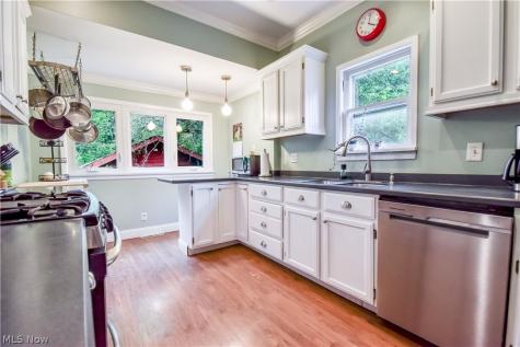 1220 Yellowstone Road Cleveland Heights OH 44121