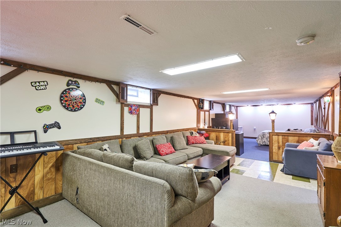8223 Wesley Drive Strongsville OH 44136