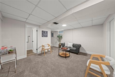 2876 Farmdale Road Akron OH 44312