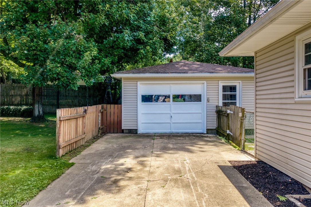 2876 Farmdale Road Akron OH 44312
