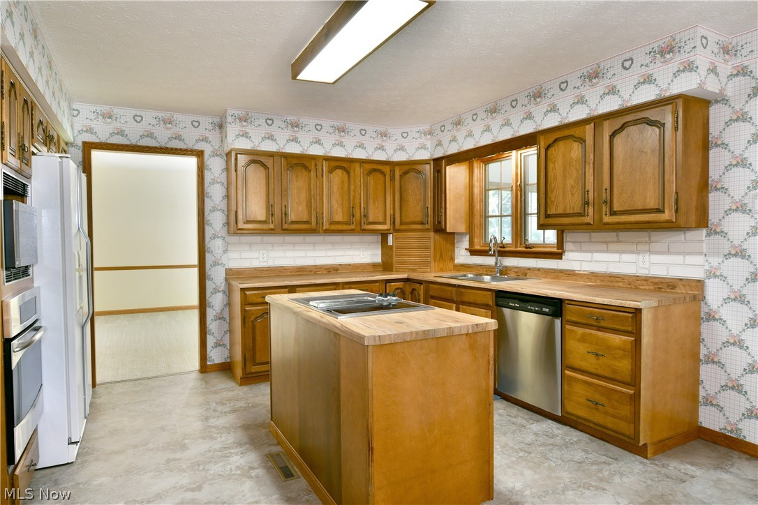 211 Fox Run Cortland OH 44410