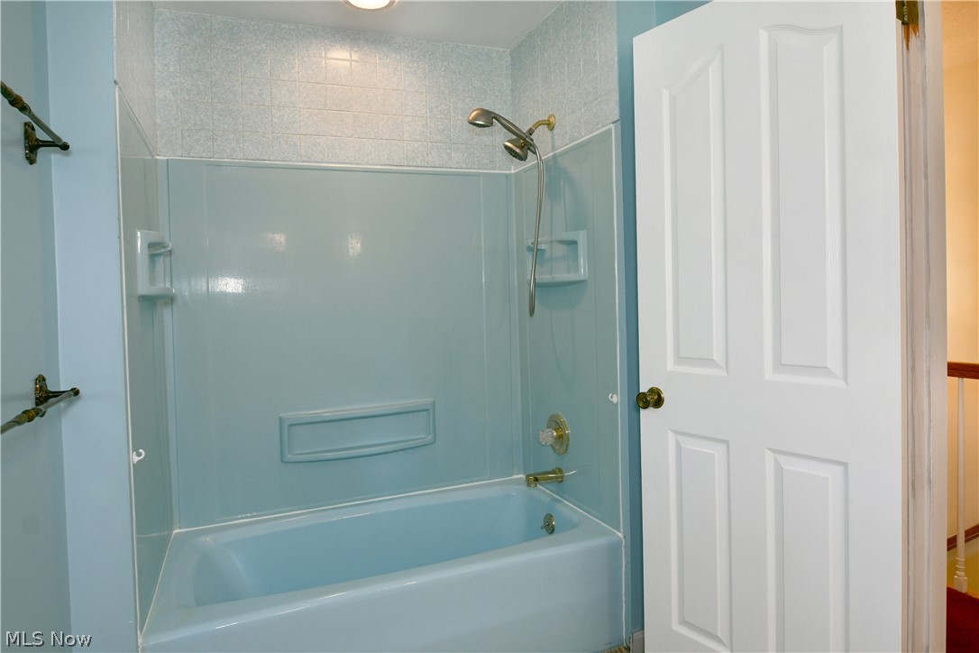 211 Fox Run Cortland OH 44410