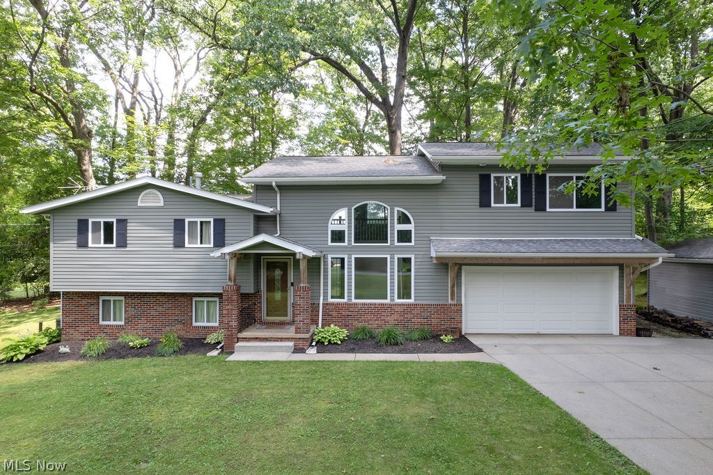 2045 Howard Street NE Hartville OH 44632