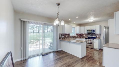 2045 Howard Street NE Hartville OH 44632