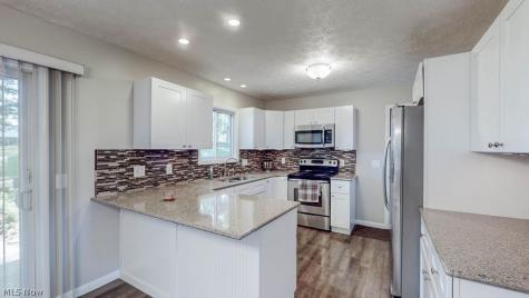 2045 Howard Street NE Hartville OH 44632
