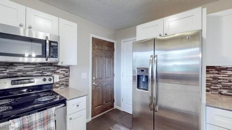 2045 Howard Street NE Hartville OH 44632