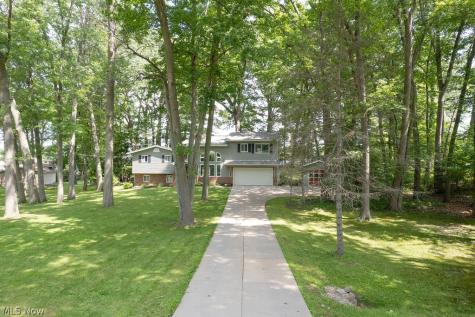 2045 Howard Street NE Hartville OH 44632