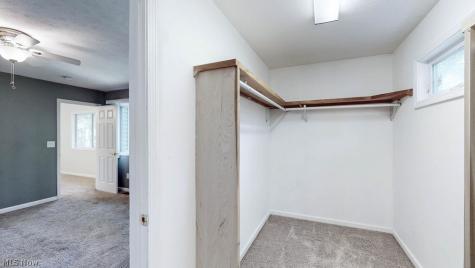2045 Howard Street NE Hartville OH 44632