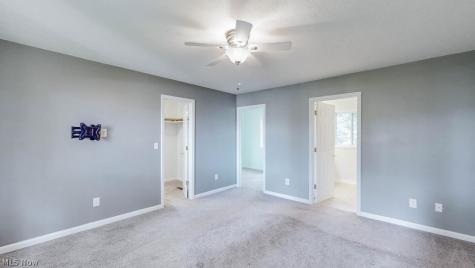 2045 Howard Street NE Hartville OH 44632
