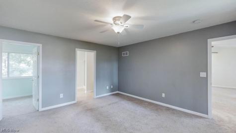 2045 Howard Street NE Hartville OH 44632