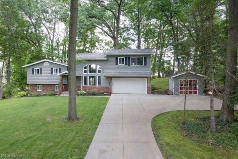 2045 Howard Street NE Hartville OH 44632