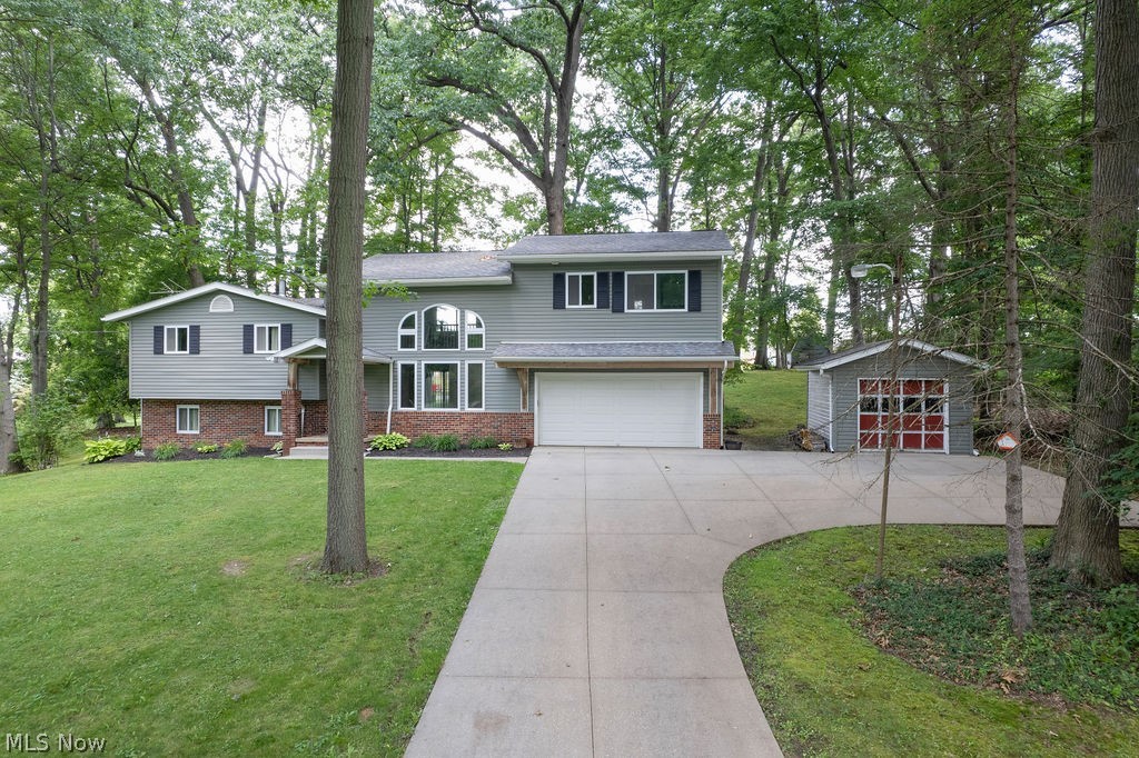 2045 Howard Street NE Hartville OH 44632