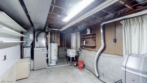 2045 Howard Street NE Hartville OH 44632
