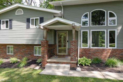 2045 Howard Street NE Hartville OH 44632
